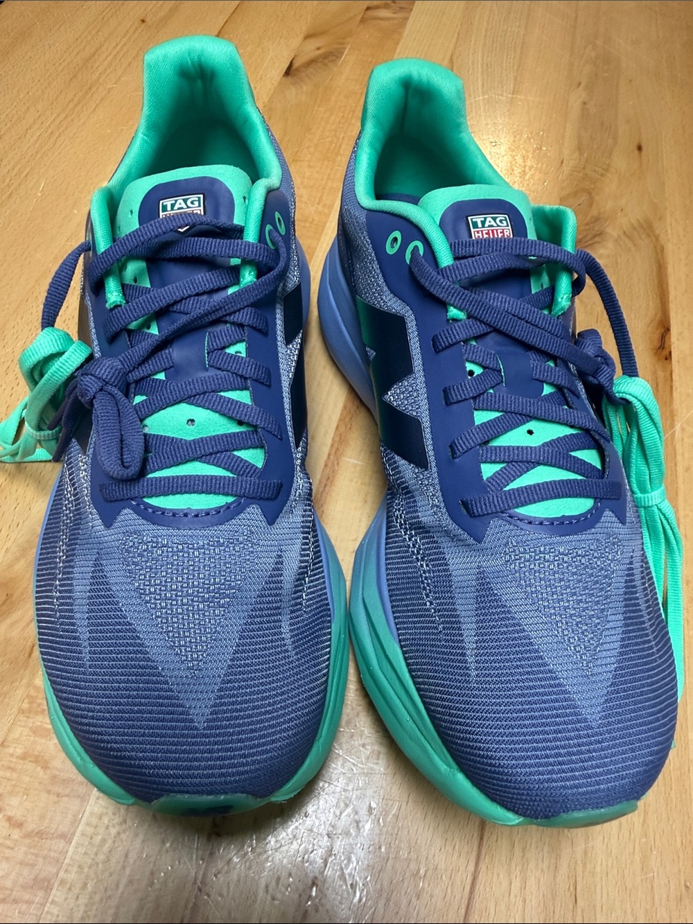 New Balance NWOT Women’s Blue and Teal Athletic Sneakers